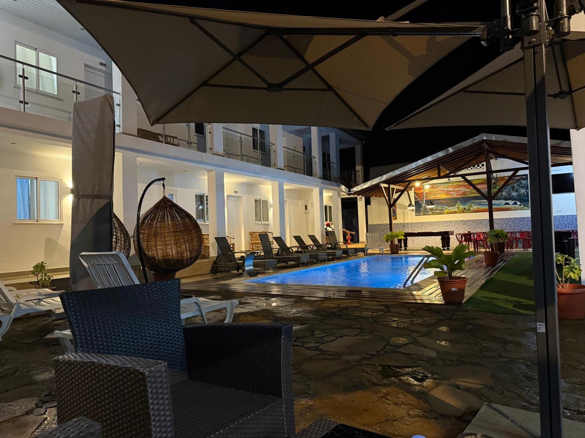 Hotel Kenito Сао Томе Екстериор снимка